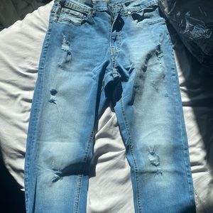 SKINNY JEANS WITH LIGHT DISTRESSING